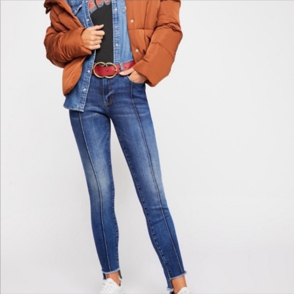 Free People - Size 26R - Pintuck Step Hem Mid-Rise Skinny Jeans - GUC